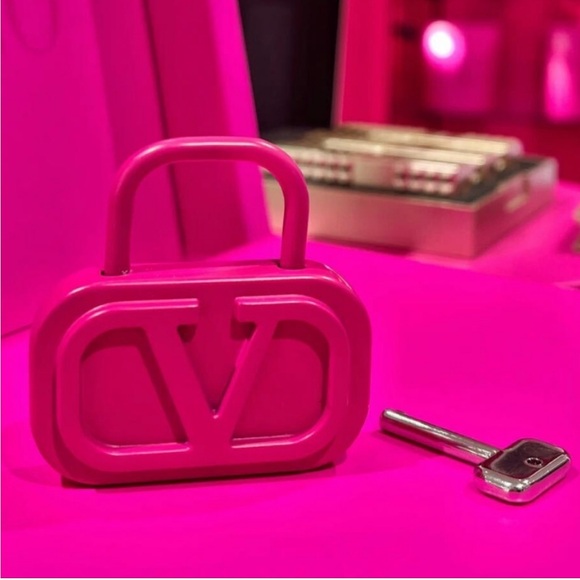 NEW Valentino Garavani Novelty Vibrant Pink Padlock & Key Set - Picture 1 of 1